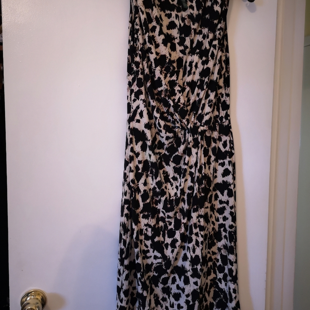 Dress - Picture 5 of 10